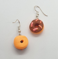 Donuts oorbellen bruin/roze