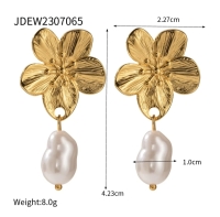 Goudkleurige Oorbellen met Bloem en Pareltje Goudkleurige Oorbellen met Bloem en Pareltje